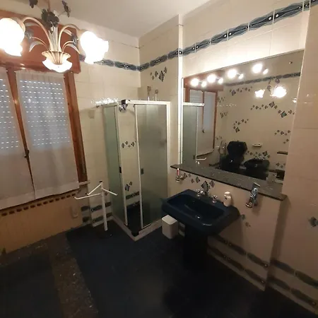 Gold House Guest house *