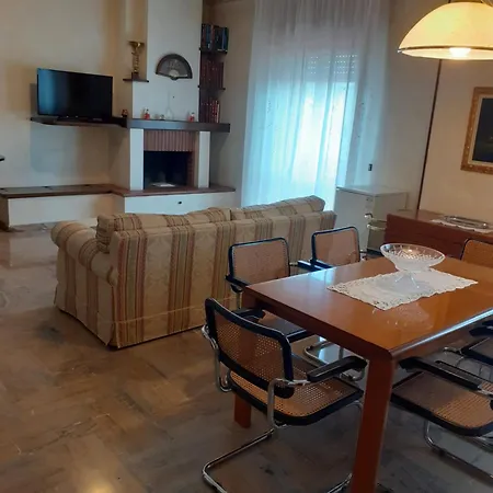 ゲストハウス Gold House 3*