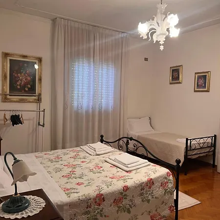 Gold House Guest house Maranello