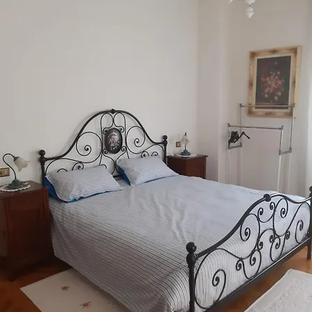 بيت ضيافة Gold House