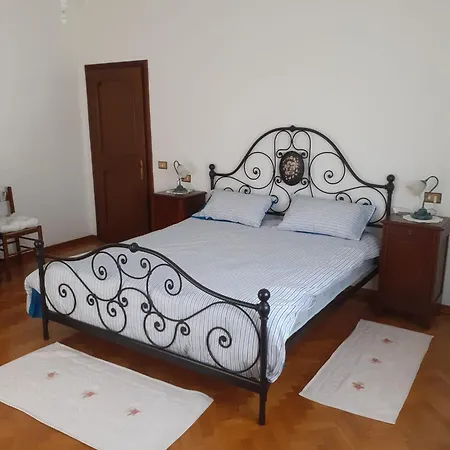 بيت ضيافة Gold House