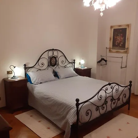 Gold House 3*